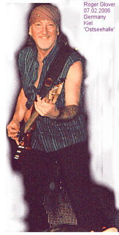 Rog Glover posiert 2006 mit seinem Bass